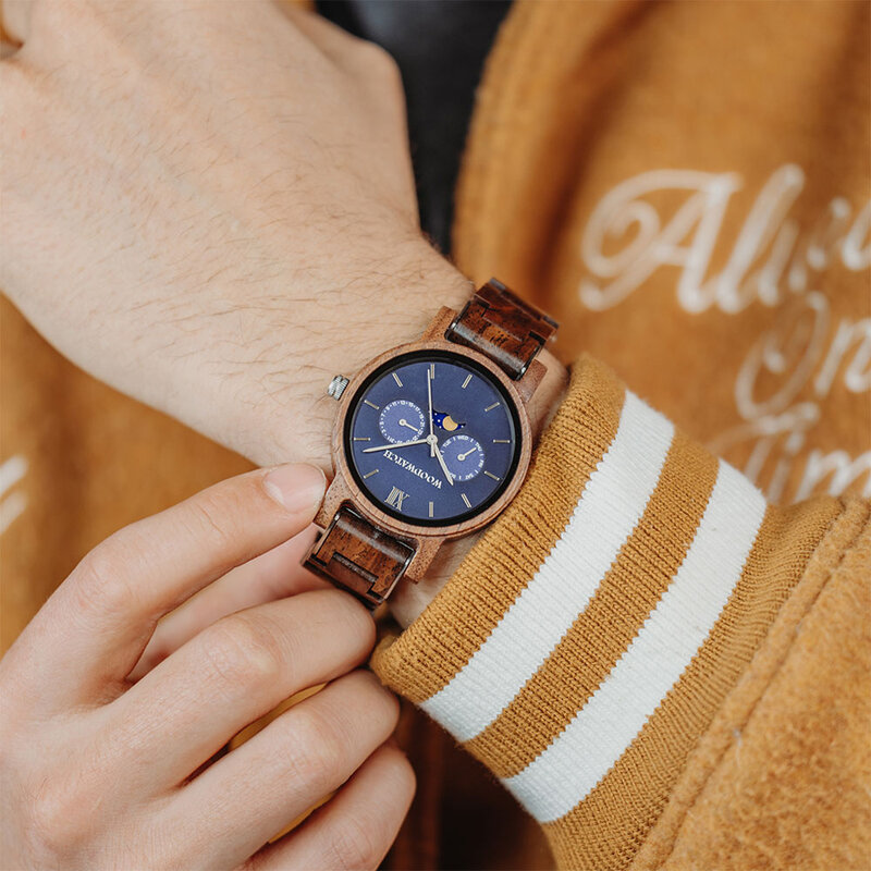 The CLASSIC Collection rethinks the aesthetic of a WoodWatch in a sophisticated way. The slim cases give a classy impression while featuring a unique a moonphase movement and two extra subdials featuring a week and month display. The CLASSIC Mariner is ma