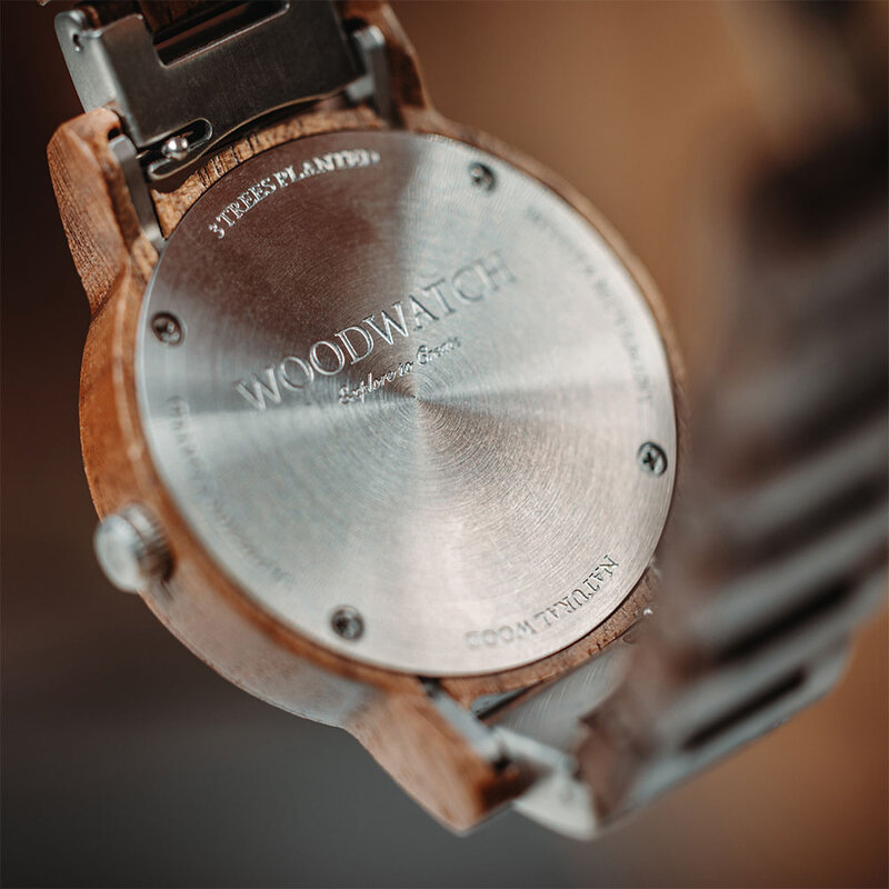 The CLASSIC Collection rethinks the aesthetic of a WoodWatch in a sophisticated way. The slim cases give a classy impression while featuring a unique a moonphase movement and two extra subdials featuring a week and month display. The CLASSIC Mariner is ma