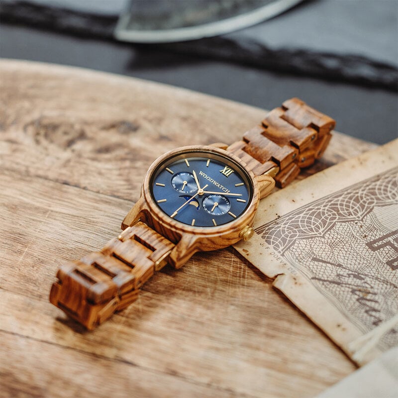 The CLASSIC Collection rethinks the aesthetic of a WoodWatch in a sophisticated way. The slim cases give a classy impression while featuring a unique moonphase movement and two extra subdials featuring a week and month display. 