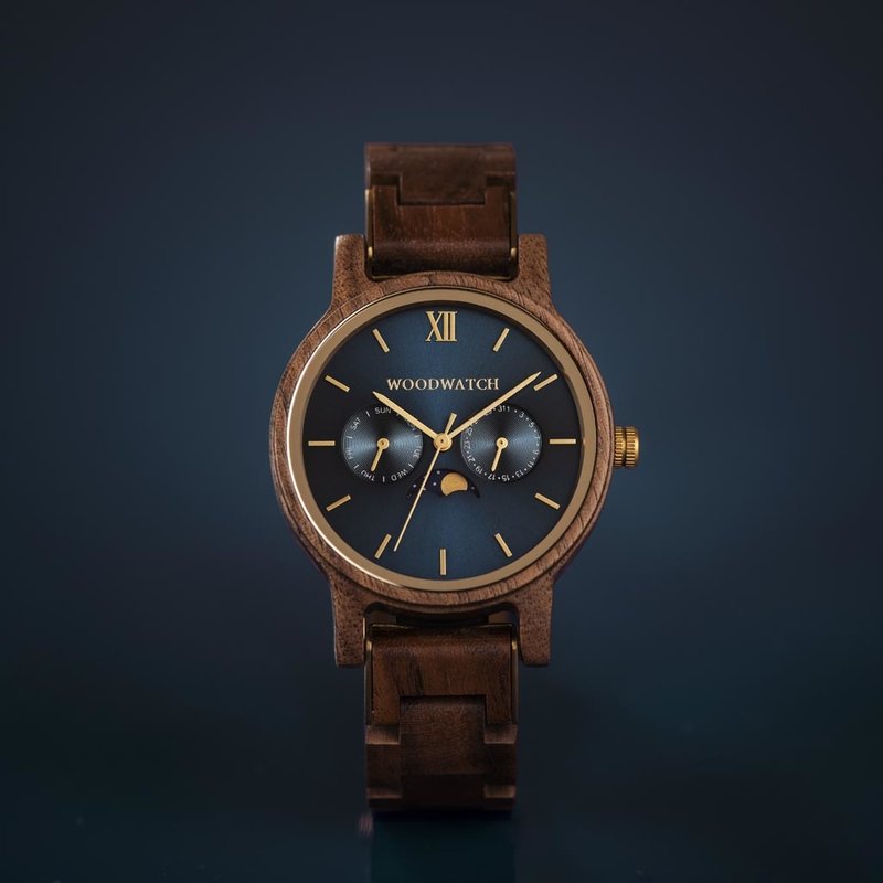 The CLASSIC Collection rethinks the aesthetic of a WoodWatch in a sophisticated way. The slim cases give a classy impression while featuring a unique a moonphase movement and two extra subdials featuring a week and month display. The CLASSIC Seafarer is m