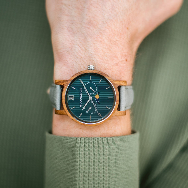 The CLASSIC Collection rethinks the aesthetic of a WoodWatch in a sophisticated way. The slim cases give a classy impression while featuring a unique a moonphase movement and two extra subdials featuring a week and month display. The CLASSIC Typhoon Grey