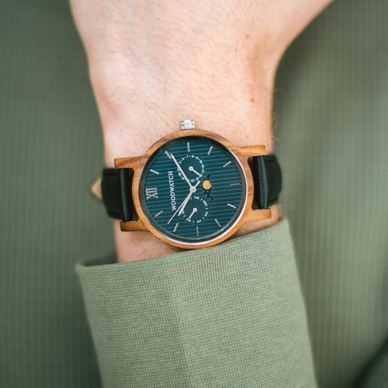 The CLASSIC Collection rethinks the aesthetic of a WoodWatch in a sophisticated way. The slim cases give a classy impression while featuring a unique a moonphase movement and two extra subdials featuring a week and month display. The CLASSIC Typhoon Jet i