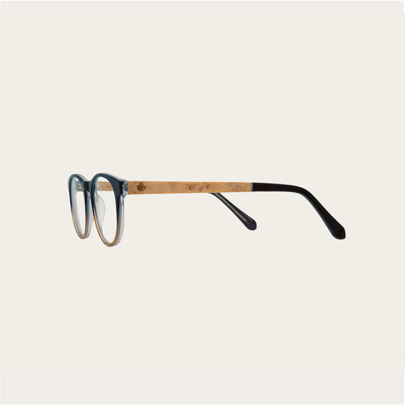 Filter out harmful excess blue light which can cause eye strain, headaches and poor sleep. The ELLIPSE Vanilla features a characteristic rounded dark brown tortoise frame and is composed of durable Italian Mazzucchelli bio-acetate with hand-finished natur